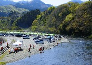 秋川渓谷バーベキューランドの会場全景